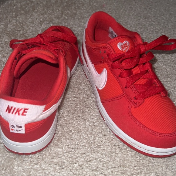 Nike Valentine Day Dunks - Picture 1 of 4